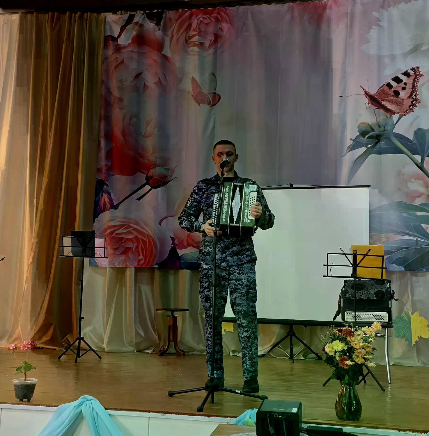 В ЛЕСНИКОВСКОМ ДОМЕ-ИНТЕРНАТЕ ДЛЯ ПРЕСТАРЕЛЫХ И ИНВАЛИДОВ СОСТОЯЛСЯ ПРАЗДНИЧНЫЙ КОНЦЕРТ